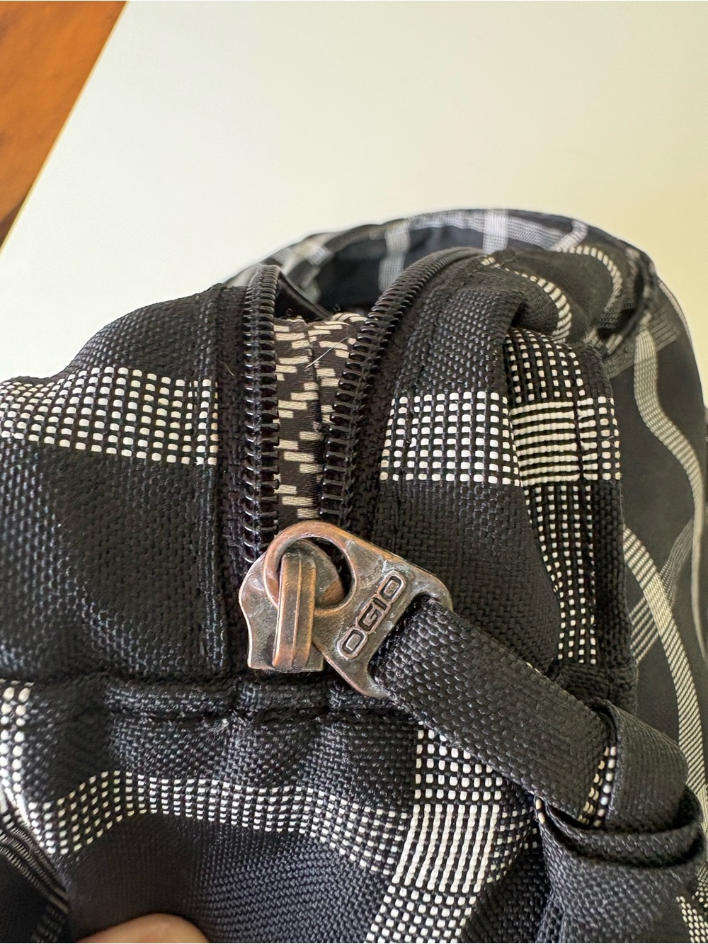 Ogio Plaid crossbody bag - Picture 12 of 12